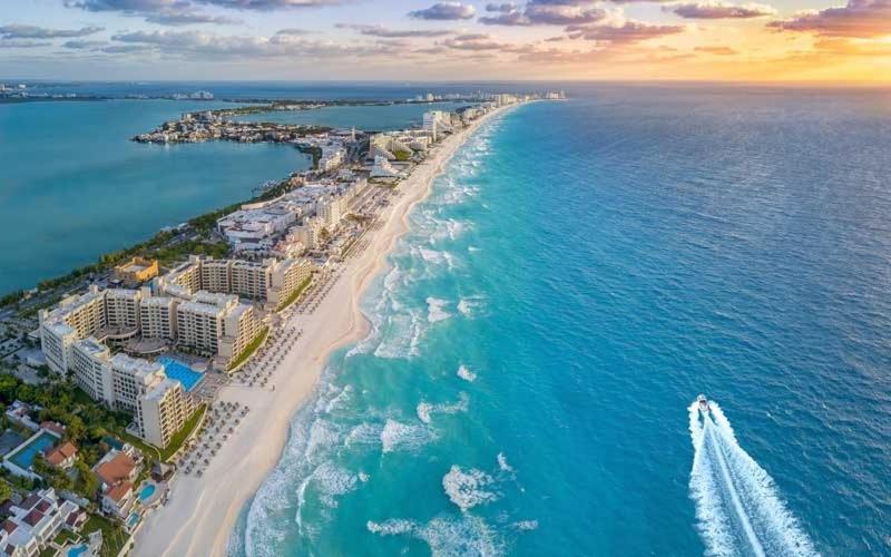 Oceanfront Condo Bm By Andiani Cancún Esterno foto